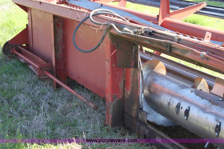 image for item F8630 International 24' combine header