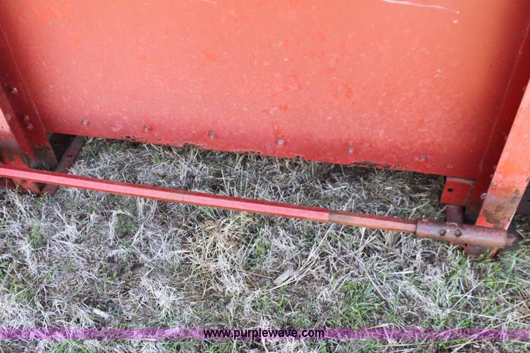 image for item F8630 International 24' combine header