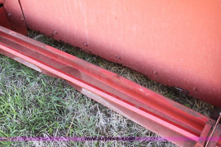 image for item F8630 International 24' combine header