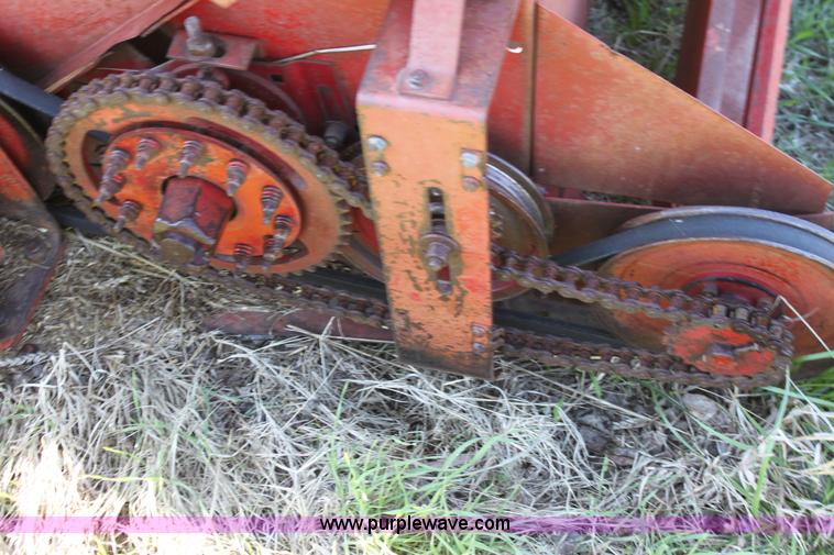 image for item F8630 International 24' combine header