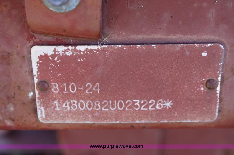 image for item F8630 International 24' combine header