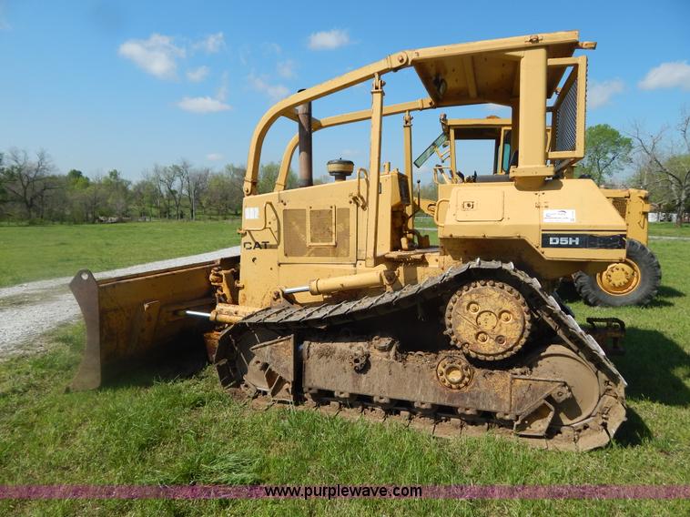 image for item G3160 1986 Caterpillar D5H dozer