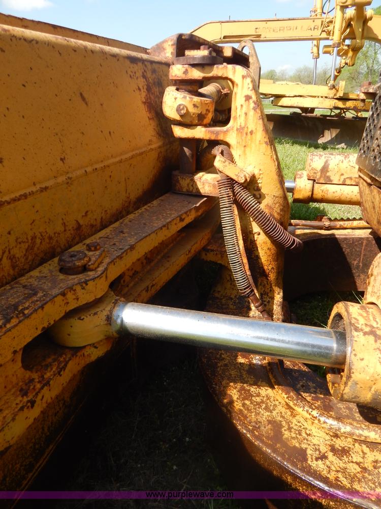 image for item G3160 1986 Caterpillar D5H dozer