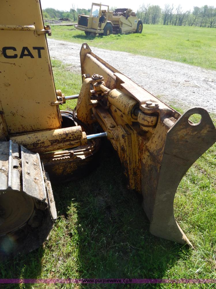 image for item G3160 1986 Caterpillar D5H dozer