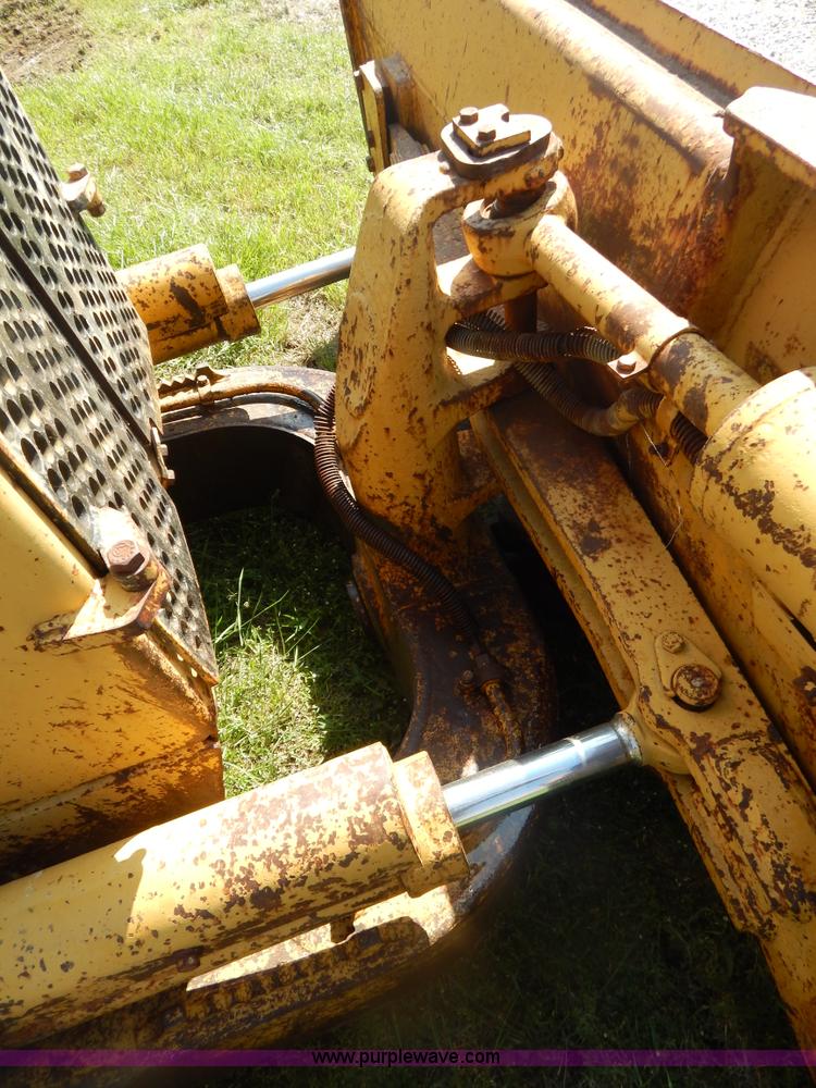 image for item G3160 1986 Caterpillar D5H dozer