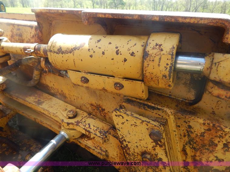 image for item G3160 1986 Caterpillar D5H dozer