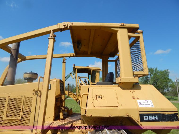 image for item G3160 1986 Caterpillar D5H dozer