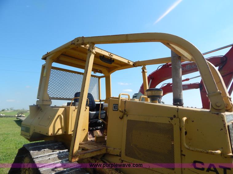 image for item G3160 1986 Caterpillar D5H dozer