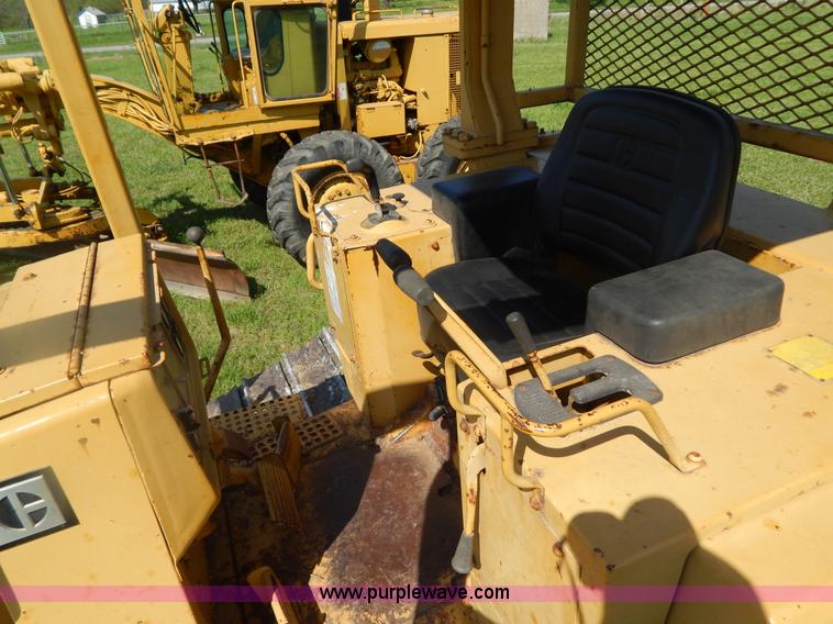 image for item G3160 1986 Caterpillar D5H dozer