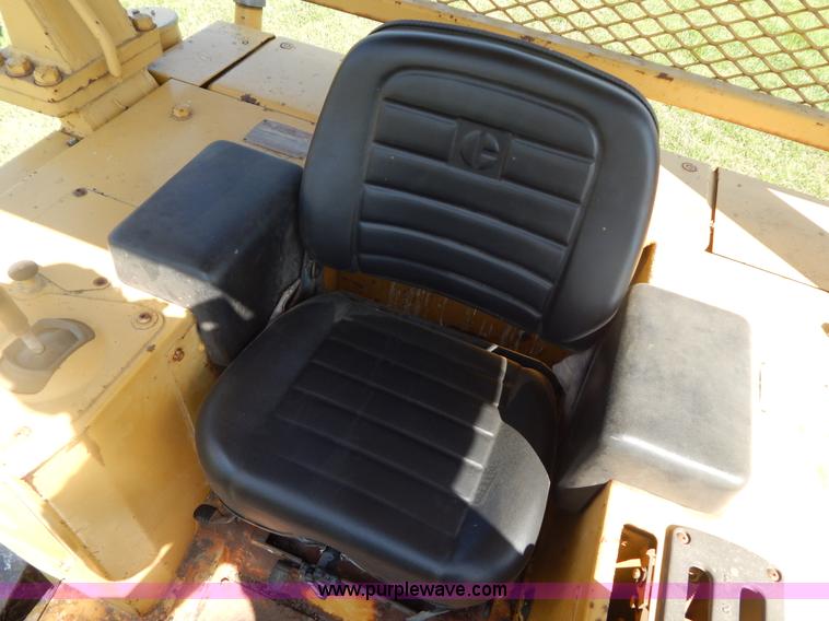 image for item G3160 1986 Caterpillar D5H dozer