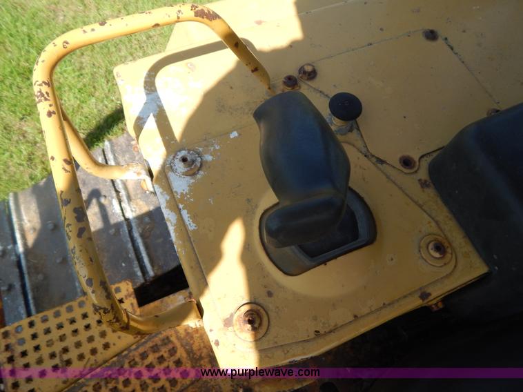 image for item G3160 1986 Caterpillar D5H dozer
