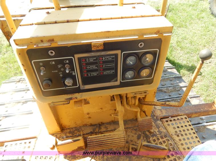image for item G3160 1986 Caterpillar D5H dozer