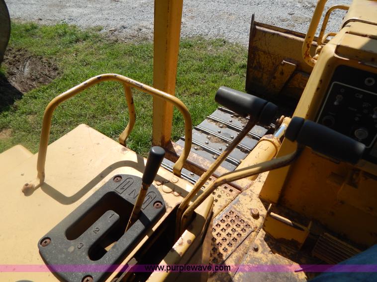 image for item G3160 1986 Caterpillar D5H dozer