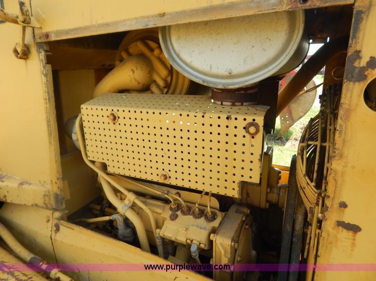 image for item G3160 1986 Caterpillar D5H dozer