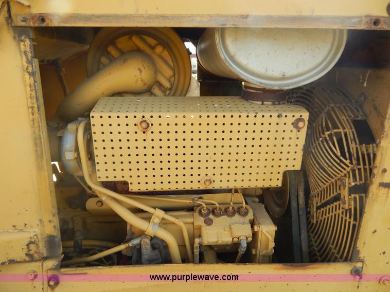 image for item G3160 1986 Caterpillar D5H dozer