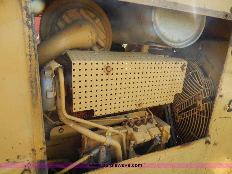 image for item G3160 1986 Caterpillar D5H dozer