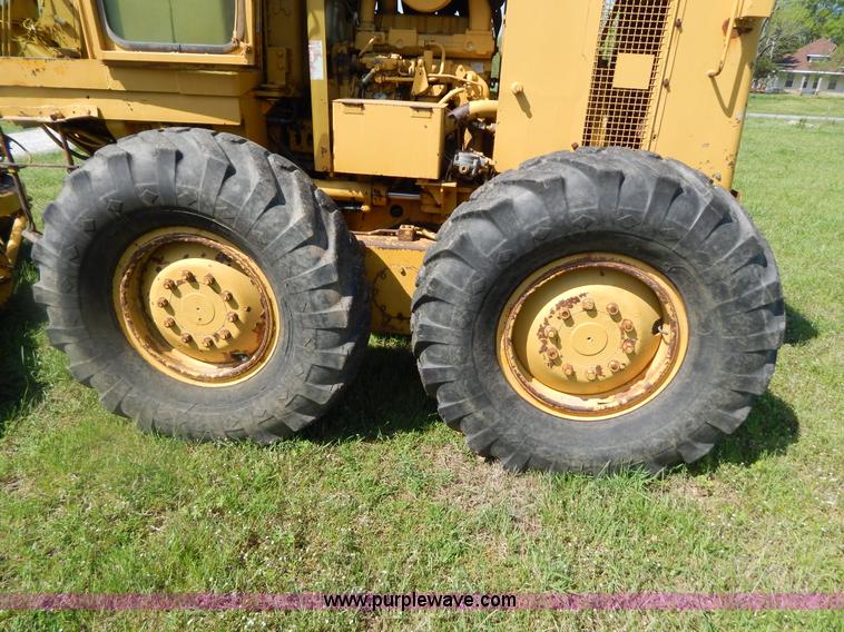 image for item G3161 1974 Caterpillar 120G motor grader