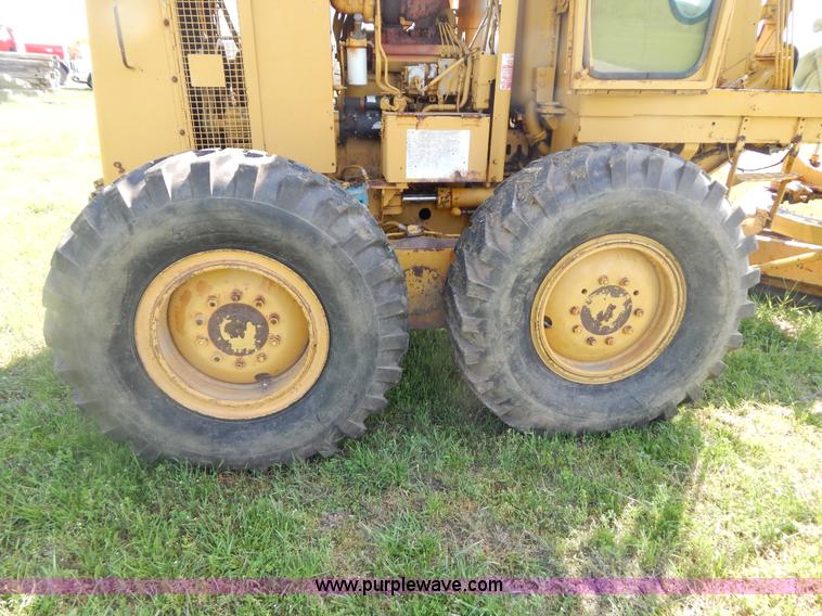 image for item G3161 1974 Caterpillar 120G motor grader