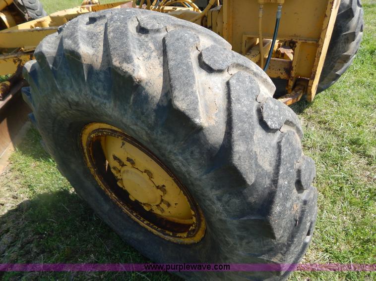 image for item G3161 1974 Caterpillar 120G motor grader