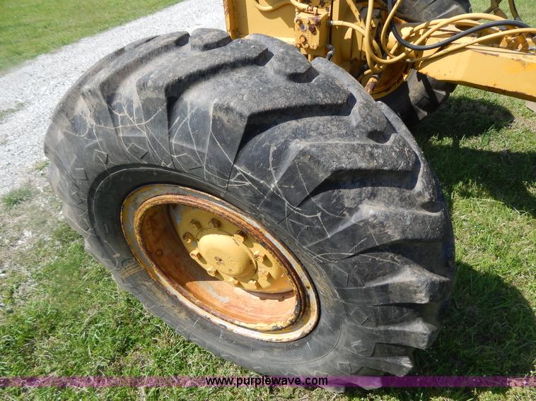 image for item G3161 1974 Caterpillar 120G motor grader