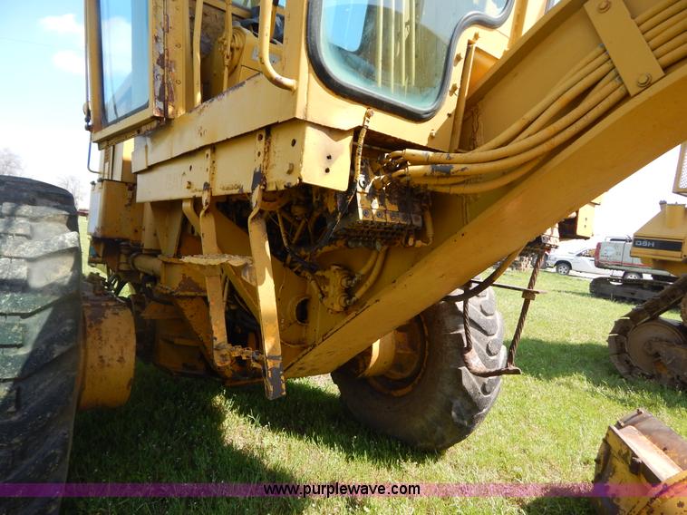 image for item G3161 1974 Caterpillar 120G motor grader