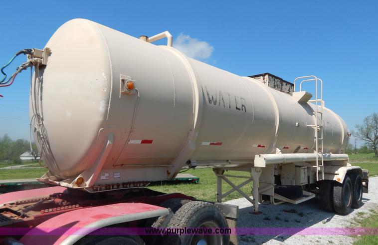 image for item G3162 1969 Gorbet 7,730 gallon water trailer