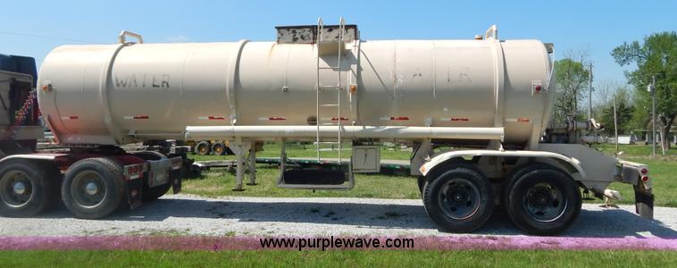 image for item G3162 1969 Gorbet 7,730 gallon water trailer