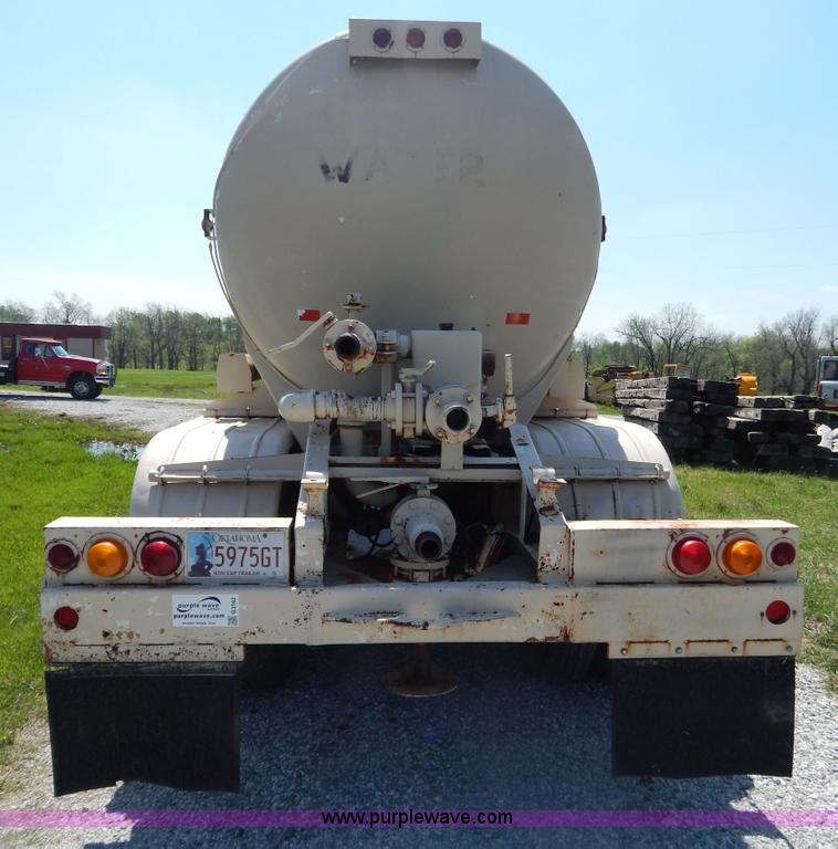image for item G3162 1969 Gorbet 7,730 gallon water trailer
