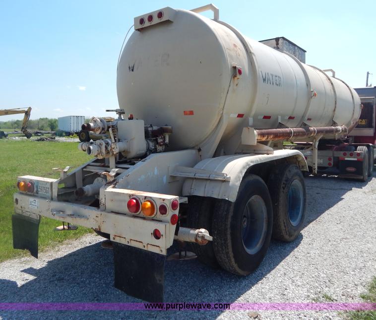 image for item G3162 1969 Gorbet 7,730 gallon water trailer