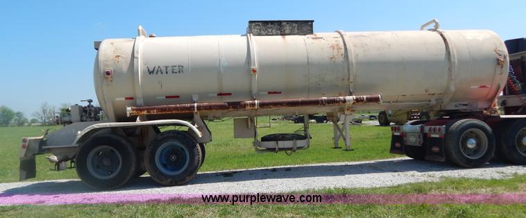 image for item G3162 1969 Gorbet 7,730 gallon water trailer