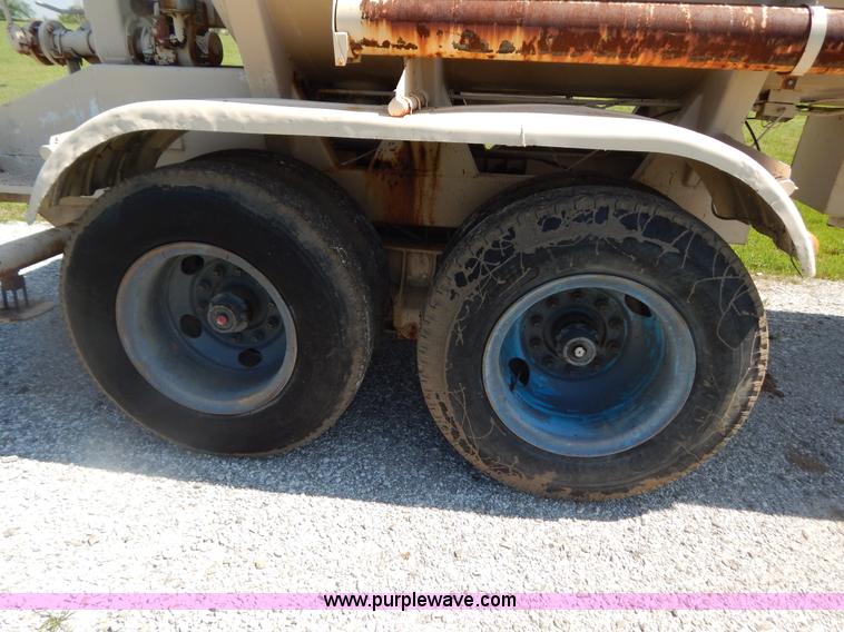 image for item G3162 1969 Gorbet 7,730 gallon water trailer