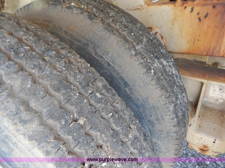 image for item G3162 1969 Gorbet 7,730 gallon water trailer