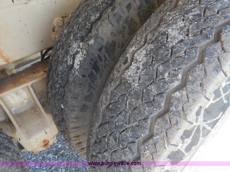 image for item G3162 1969 Gorbet 7,730 gallon water trailer