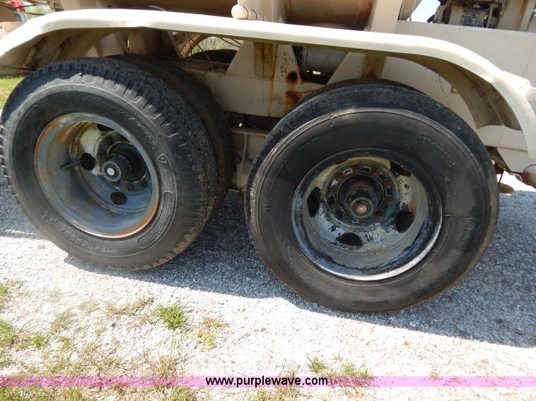 image for item G3162 1969 Gorbet 7,730 gallon water trailer