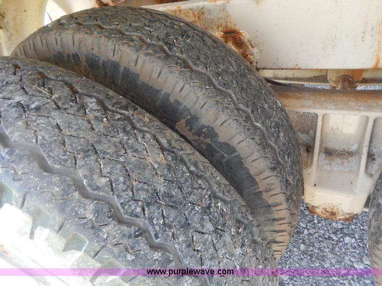 image for item G3162 1969 Gorbet 7,730 gallon water trailer