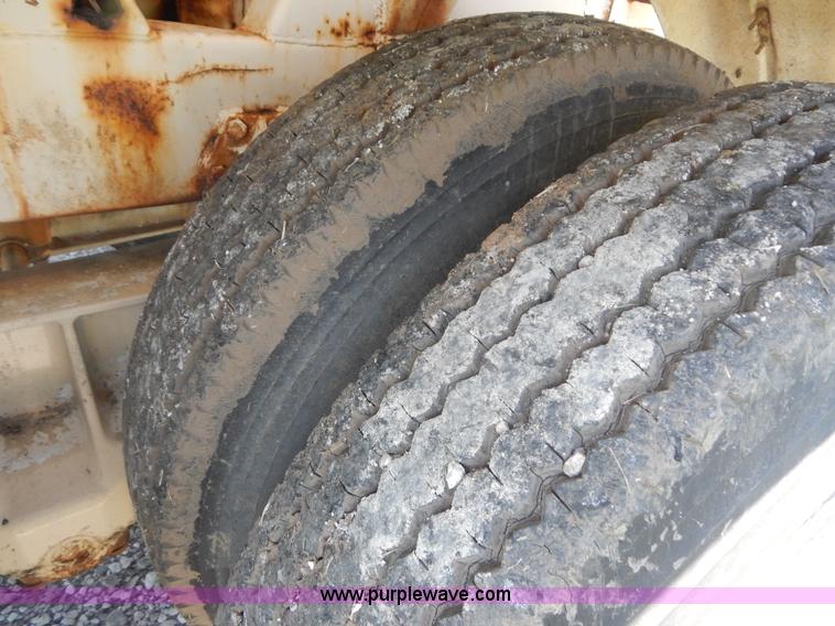 image for item G3162 1969 Gorbet 7,730 gallon water trailer