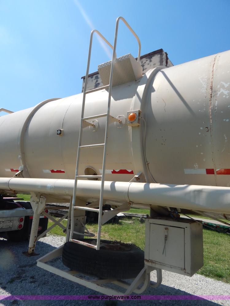 image for item G3162 1969 Gorbet 7,730 gallon water trailer