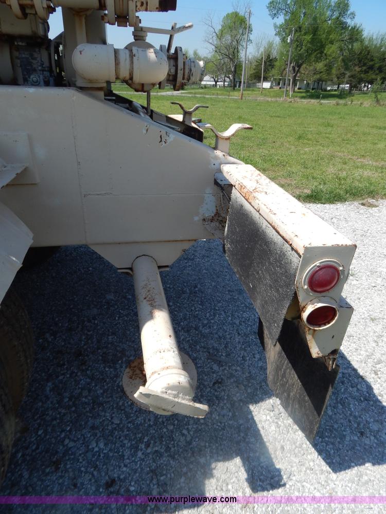 image for item G3162 1969 Gorbet 7,730 gallon water trailer