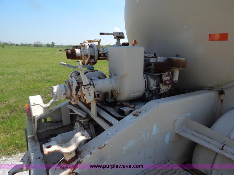 image for item G3162 1969 Gorbet 7,730 gallon water trailer