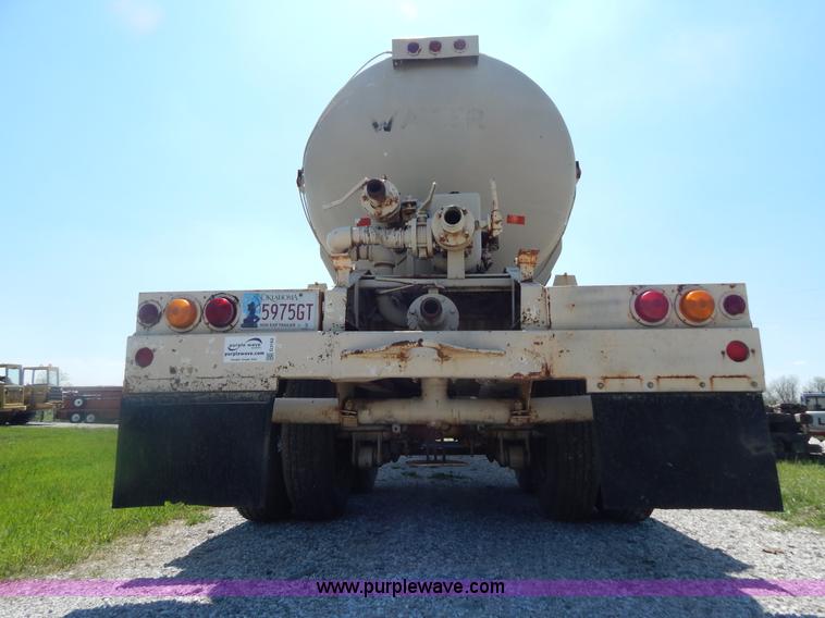 image for item G3162 1969 Gorbet 7,730 gallon water trailer