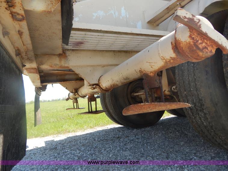 image for item G3162 1969 Gorbet 7,730 gallon water trailer