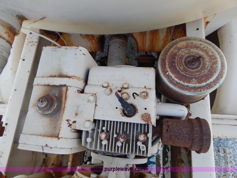 image for item G3162 1969 Gorbet 7,730 gallon water trailer