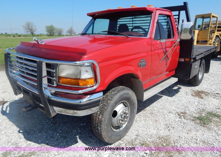 image for item G3165 1997 Ford F350 XL flatbed truck