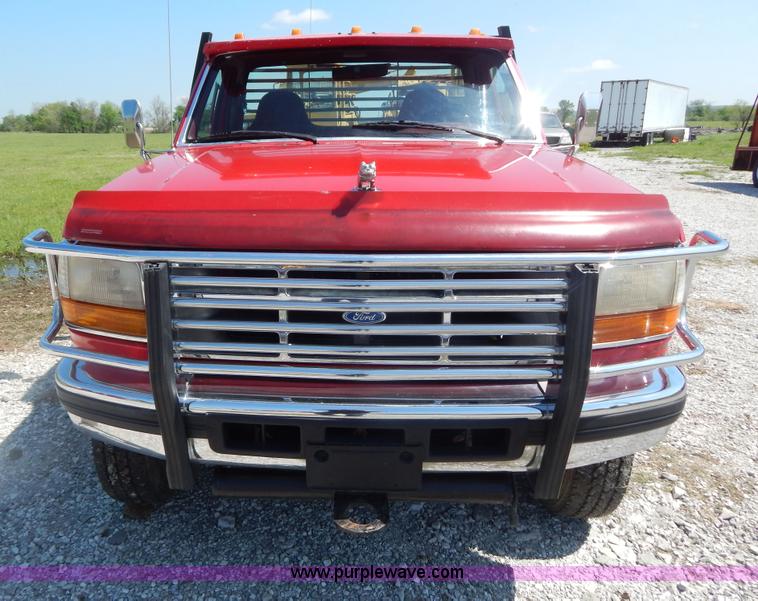 image for item G3165 1997 Ford F350 XL flatbed truck
