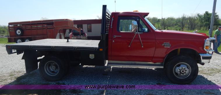 image for item G3165 1997 Ford F350 XL flatbed truck