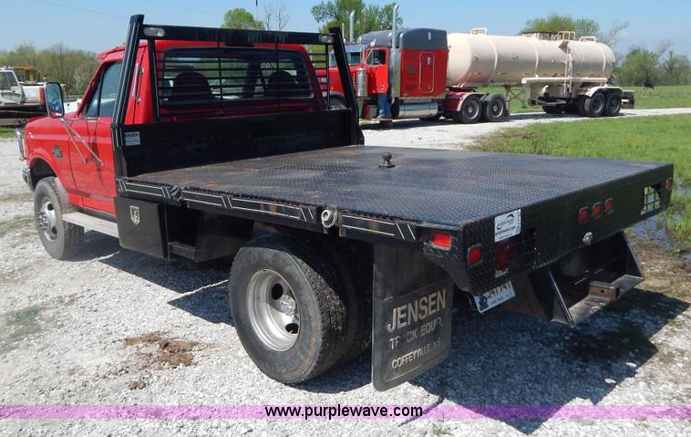 image for item G3165 1997 Ford F350 XL flatbed truck