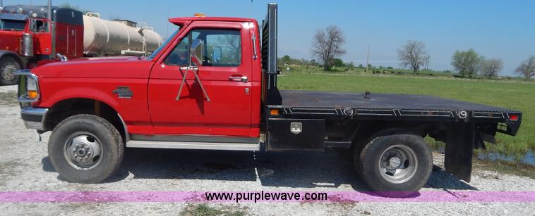 image for item G3165 1997 Ford F350 XL flatbed truck