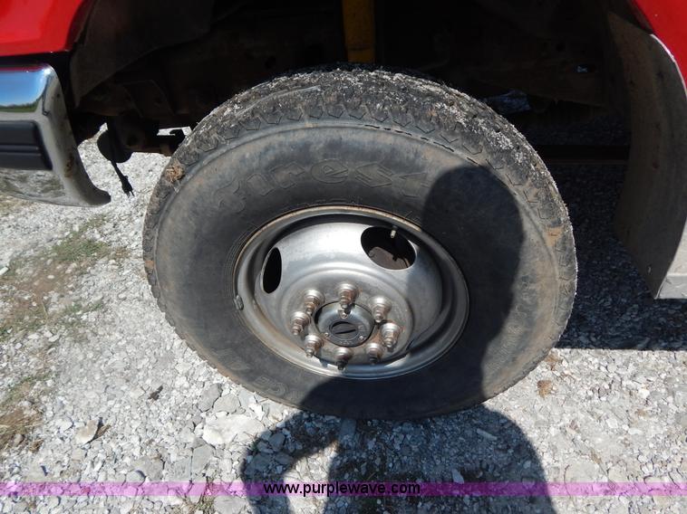 image for item G3165 1997 Ford F350 XL flatbed truck