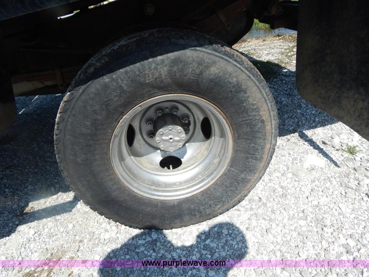 image for item G3165 1997 Ford F350 XL flatbed truck