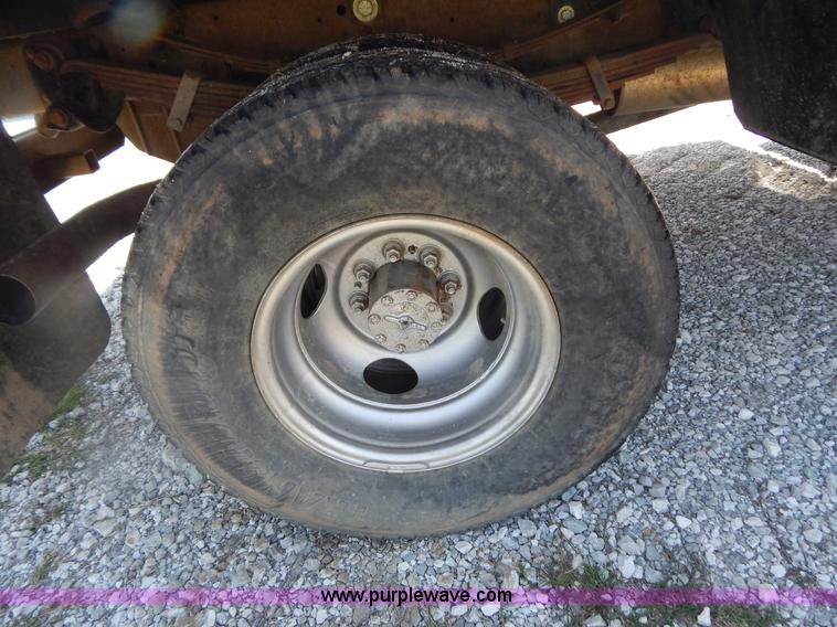 image for item G3165 1997 Ford F350 XL flatbed truck